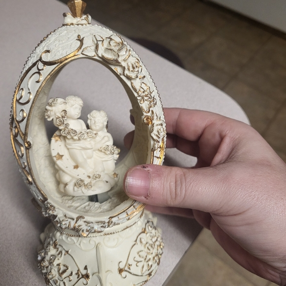 Egg shaped music sculpture - Picture 3 of 3